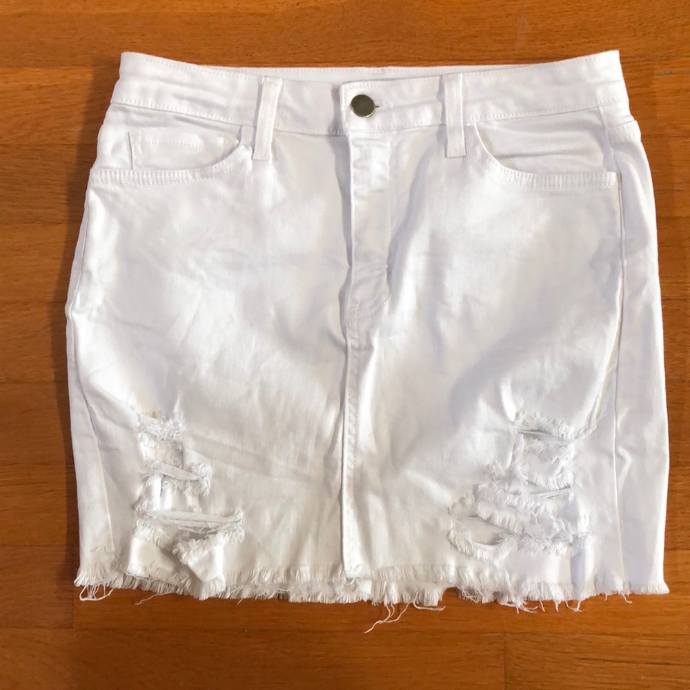 EUC. White denim skirt.
